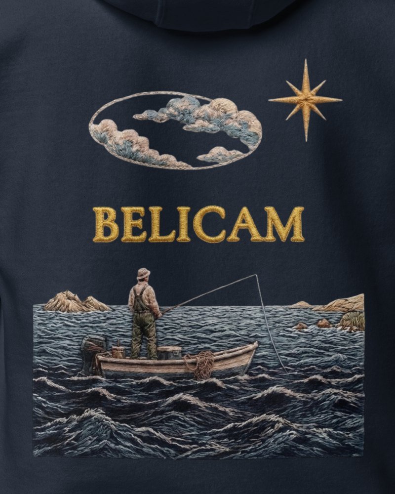 Sweat BELICAM Le Pêcheur — visuel dos, pêcheur sur sa barque